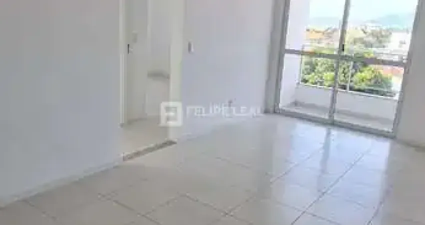 Apartamento de 02 dormitórios a 300 metros do mar, sacada , elevadorem Barra do Aririu  -  Palhoça
