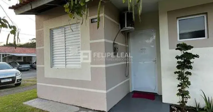 Casa com 02 dormitórios em condominio em caminho novo - palhoça