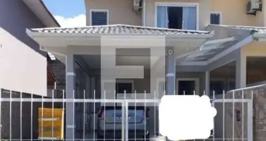 Casa com 3 quartos à venda na Rua Izoel Ribeiro, 236, Serraria, São José