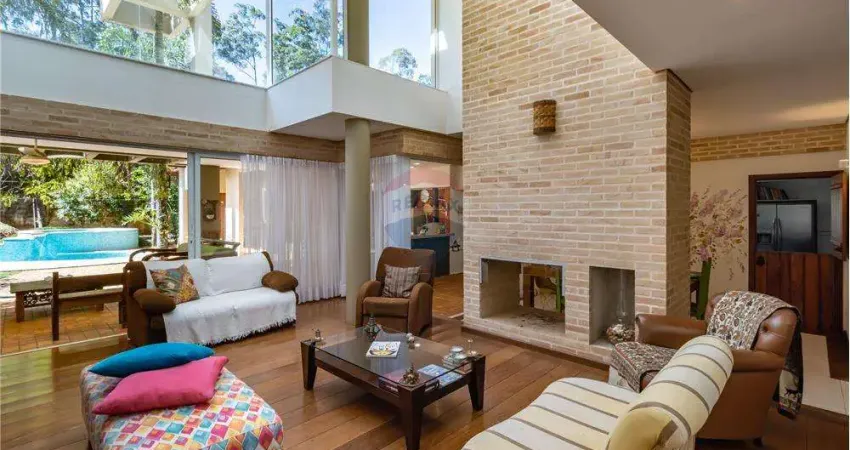 Vende casa com 04 suítes 442m² a.c. ao lado do colégio porto seguro em valinhos/sp