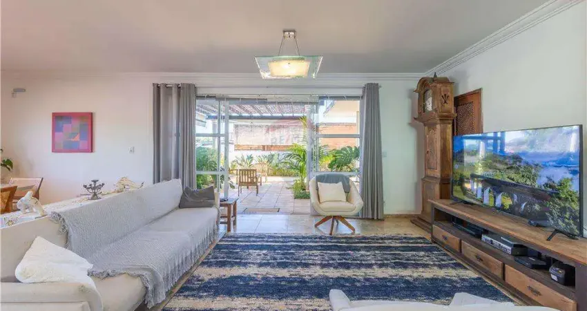 REMAX VENDE Casa / Sobrado a Venda no Jardim das Paineiras, com 03 suítes, salas e cozinhas integradas, 04 banheiros, 01 lavabo, 05 vagas de garage