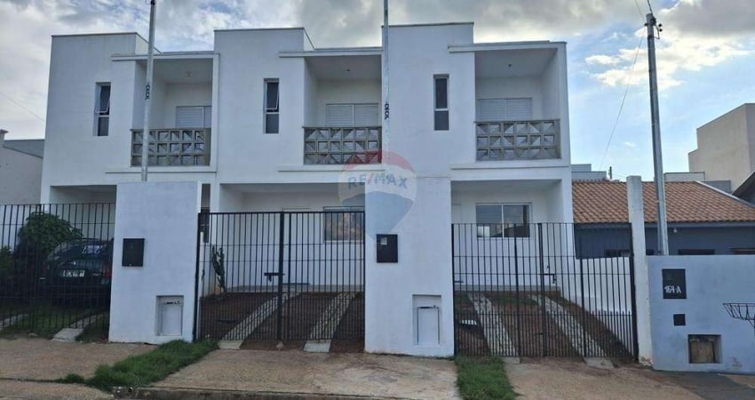 RE/MAX VENDE  Casa Sobrado Geminado 2 suites varanda 86 m2, Bairro Villaggio Monte Sião - MG. 330 mil.