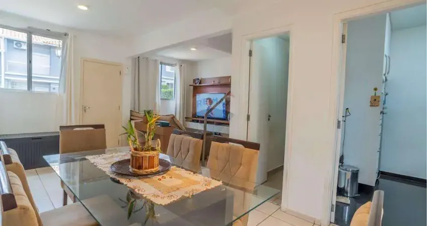 RE/MAX Vende casa em condomínio no bairro Fazenda Santa Cândida, 3 quartos (sendo 1 suíte) com 81,7m2 por R$ 636.000