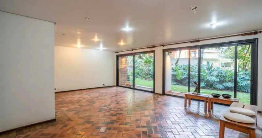 RE/MAX VENDE Casa Pq São Quirino, Campinas - SP, com 5 suítes, salas amplas, piscina, quiosque, em meio a natureza