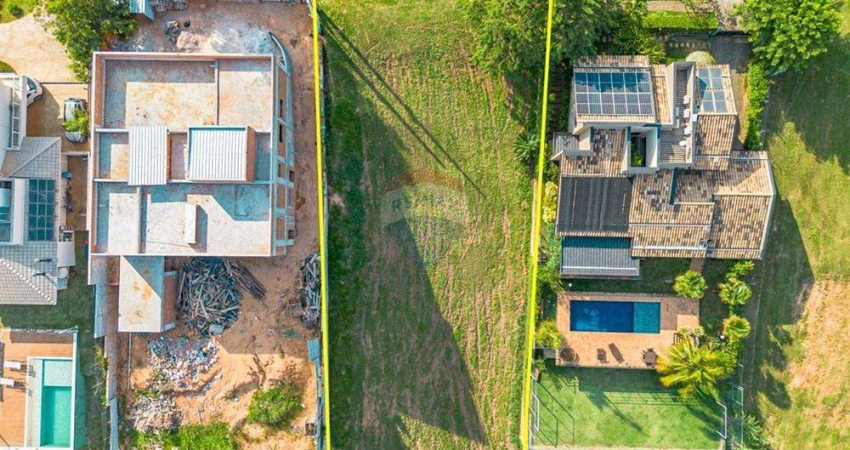RE/MAX Vende - Terreno 810m2 com declive e Vista Permanente no Condomínio Terras de Santa Teresa - Itupeva