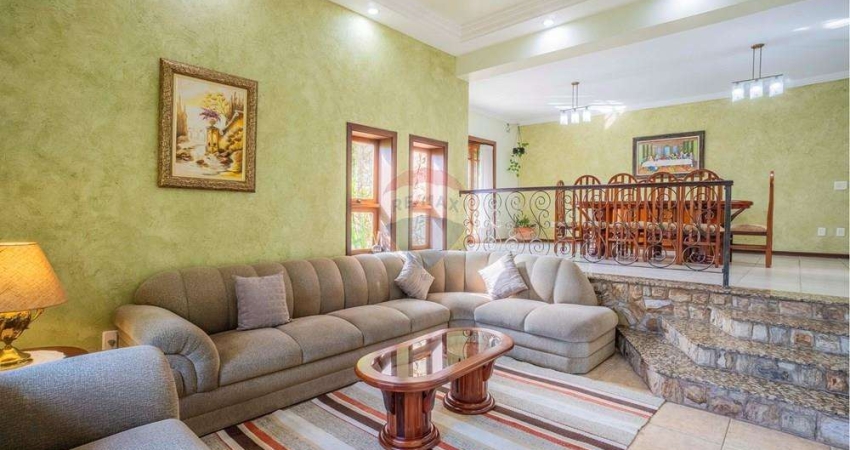 REMAX vende casa com 4 quartos, 6 vagas, piscina, área gourmet, em condomínio Moinho do Vento