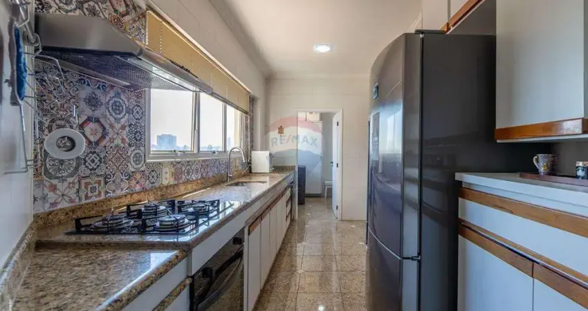 RE/MAX Casanova vende Duplex Reformado na Vila Embaré - 267m² 4 dormitórios R$1.349.000