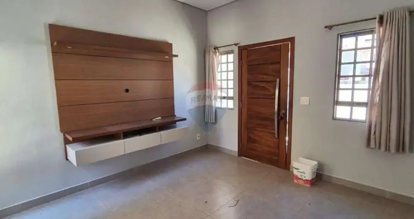 Re/max aluga casa térrea reformada, para uso comercial e/ou residencial, com 03 quartos (03 suítes), 04 banheiros e 2 vagas no botafogo em campinas.