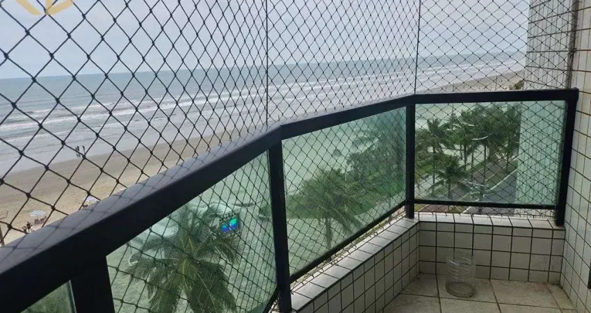 Apto frente mar com 2 dormitórios sendo 1 suíte, 2 banheiros, 1 vaga, varanda.