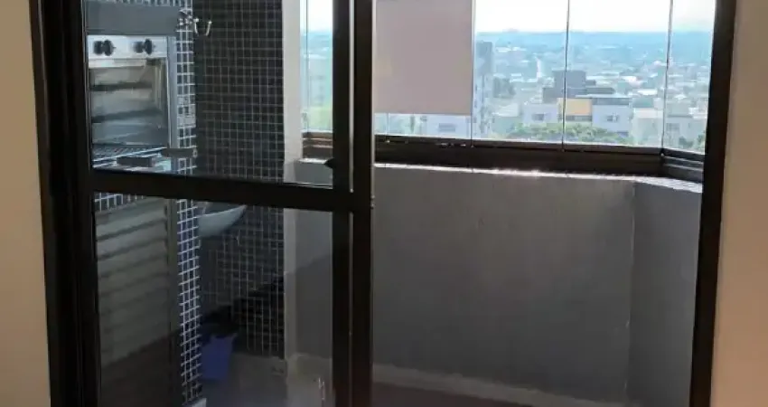 Uma quadra do palladium, vista livre, duas garagens cobertas,ultimo andar.