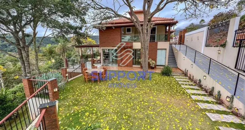Casa Duplex com Conceito Rústico, Deck com Vista Deslumbrante e 6 Suítes na Montanha Capixaba!