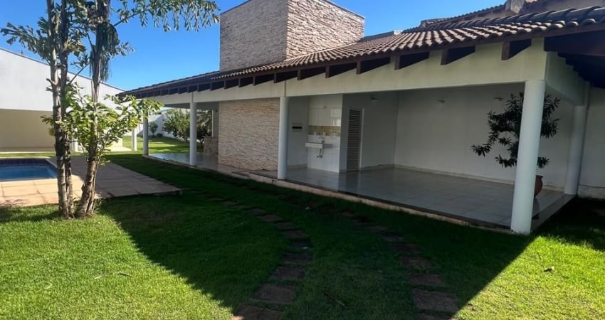 Casa - 500m2 Terreno / 250m2 util - 2 Quartos c/ 1 suíte + Edícula + Sala de TV, Espaço Gourmet, Piscina