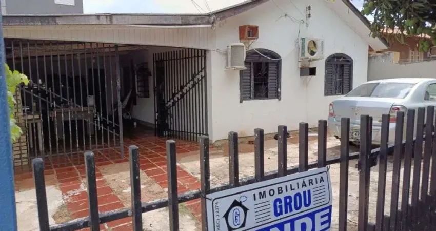 Casa com 3 quartos à venda na Rua Lírio Real, 902, Parque Industrial I, Maringá