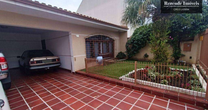 C-CA1134 - Capão da Imbuia/Casa 3 Quartos, 1 Suíte, Churrasqueira,  4 Vagas