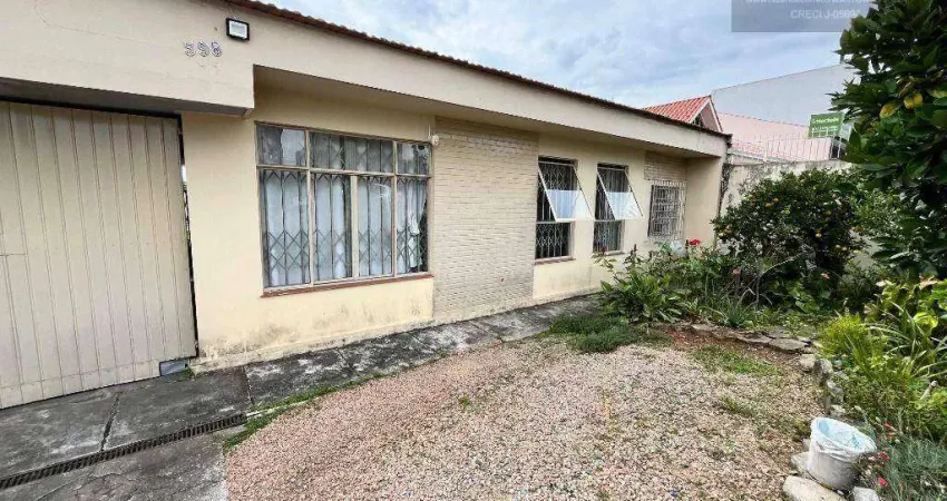 Excelente casa á 2 quadras do  terminal do capão Raso, para moradia ou construçãoATENÇÃO construtores: Estuda possibilidade de permuta no local de 80%