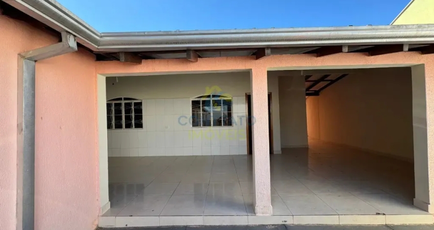 CASA Ampla, 200m², boa para comércio, 03 quartos, 12 garagens, Valor 2.500,00
