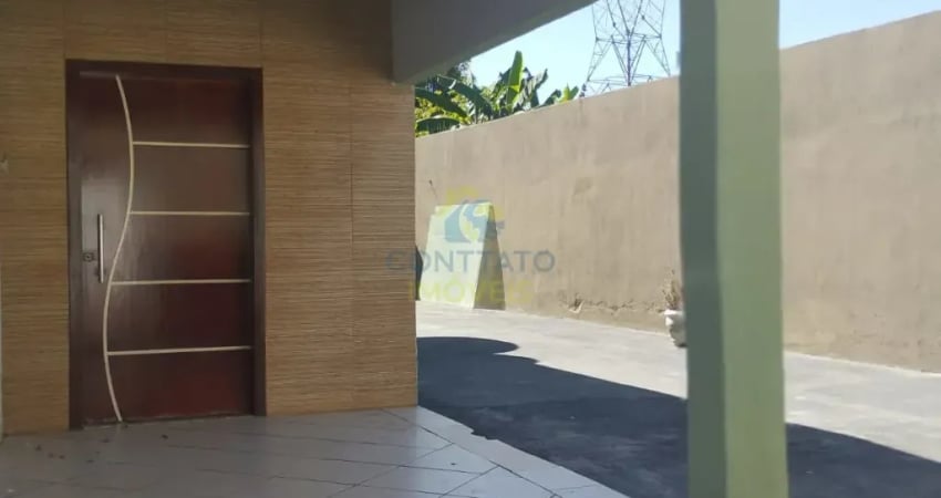 CASA 80m², 03 quartos, Edícula, Churrasqueira, 03 Garagens Valor 1.550,00