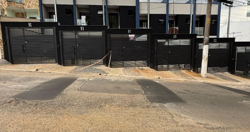 CASA FRONTAL COM 3 DORMS 1 SUÍTE 2 VAGAS