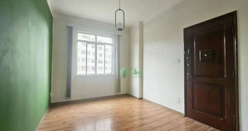 Apartamento 03 quartos, espaçoso, com área externa, a venda centro em Juiz de Fora - MG