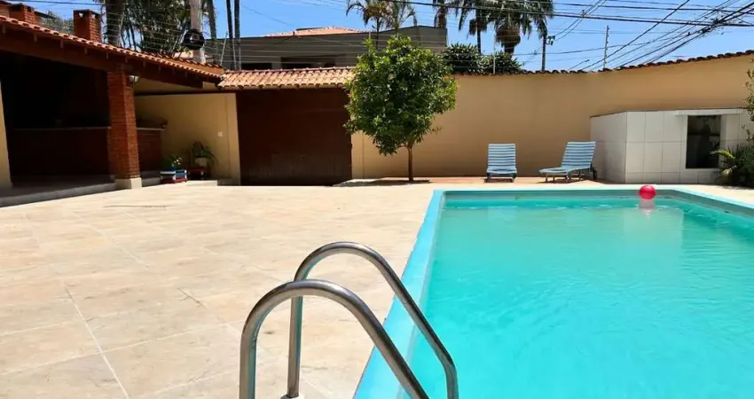 Casa Sobrado à venda ou locação com 5 suítes, 6 vagas de garagem, com 420 m² - Vila Oliveira - Mogi das Cruzes