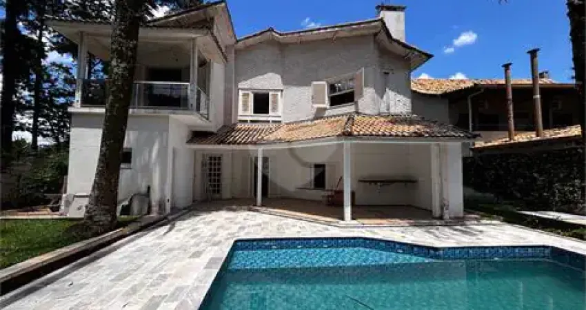 Casa de Condomínio à venda | 4 suítes | 5 vagas no Alphaville 2!