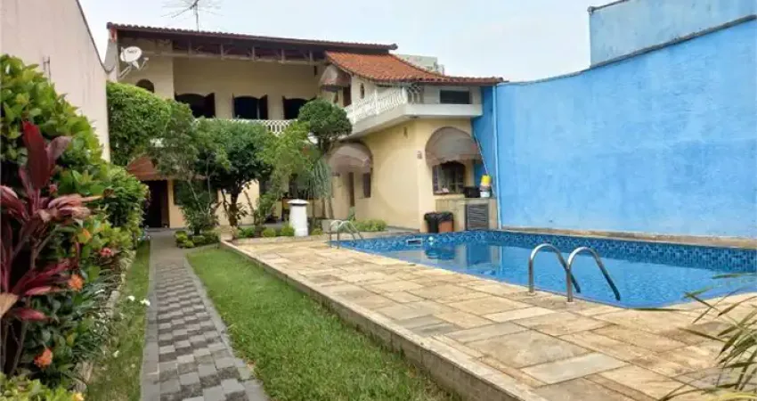 CASA À VENDA | 500 M² DE TERRENO | 3 DORMITÓRIOS (2 SUÍTES) | 6 VAGAS NA VILA GALVÃO!