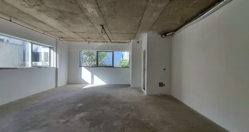 Sala comercial à venda com 50m² | 2 banheiros | 2 vagas individuais em Santana