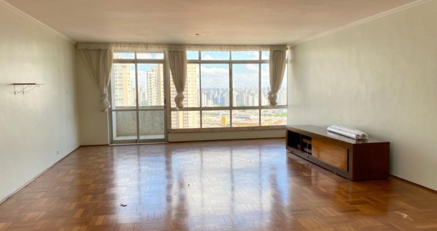 Apartamento à Venda | 258 m² | 4 dormitórios (1 suíte) | 2 vagas na Mooca!
