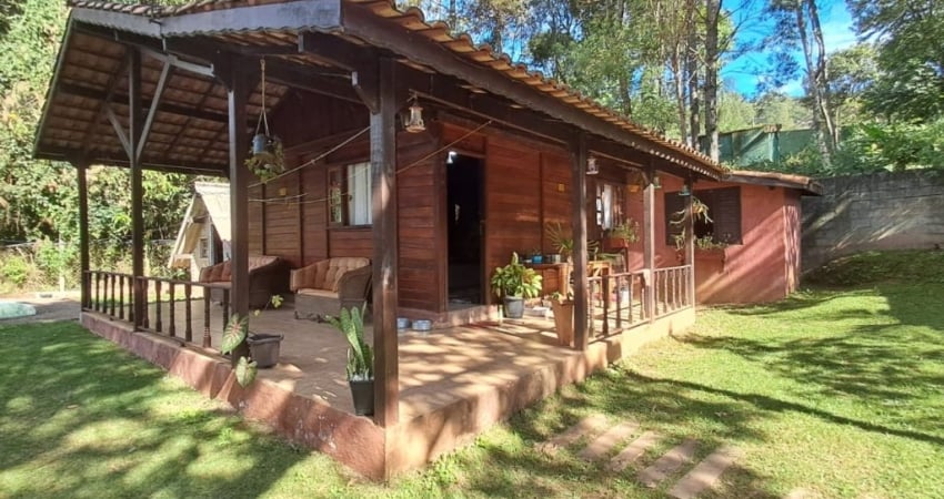 Casa de Madeira para venda ou locação | 828 m² | 2 dormitórios | 8 vagas