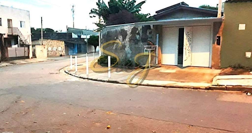 Excelente casa a venda de esquina, com 2 dormitórios, sendo uma suíte, Bairro Jardim Santa Monica ao lado do Campo dos Amarais, Paulínia/SP