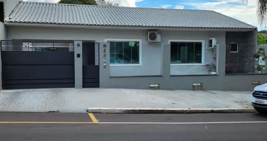 Casa 3 dormitórios para Venda em Umuarama, Zona ll Próximo ao Colégio Prisma, 3 dormitórios, 1 suíte, 2 banheiros, 2 vagas