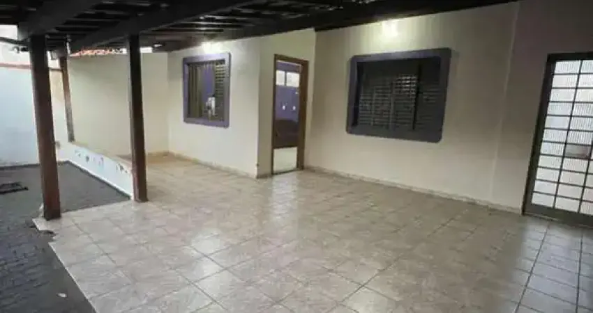 Casa para Venda em Uberlândia, Santo Inácio, 3 dormitórios, 1 suíte, 2 banheiros, 2 vagas