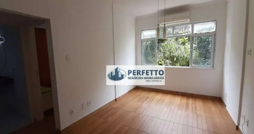 Vende - Flamengo - Apartamento Reformado, quadra da praia - 630 mil