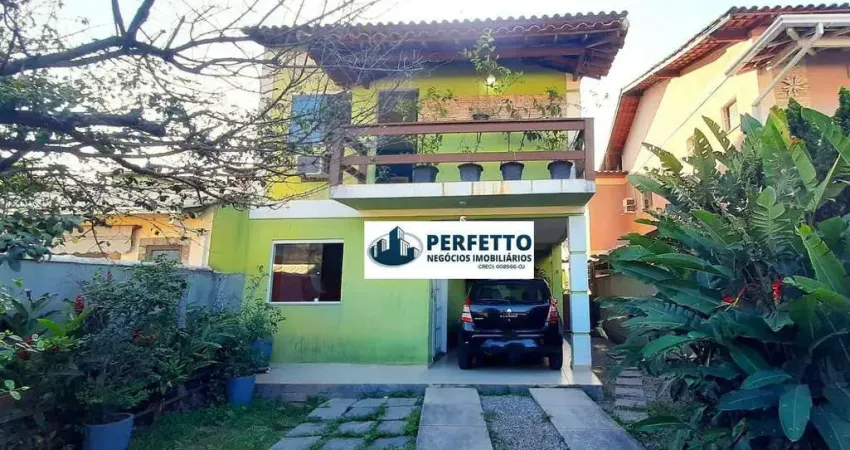 Vende - itaipu - casa duplex com 3 quartos e área externa com vaga de garagem para 3 carros