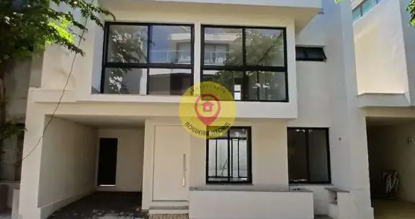 Luxuosa Casa Tríplex no Condomínio Cambury Residence II – A 200m da Praia de Cam