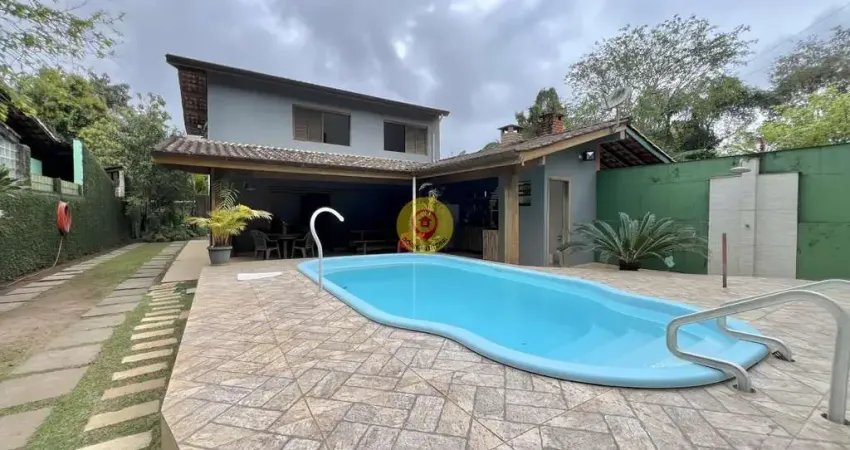 Casa ampla, com lazer e excelente localização, a apenas 550 metros da praia.