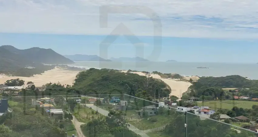 Casa à venda em Garopaba-SC, Areais de Macacu: 3 quartos, 3 suítes, 3 salas, 4 banheiros, 2 vagas, 207m² - Vista deslumbrante de mar e dunas!