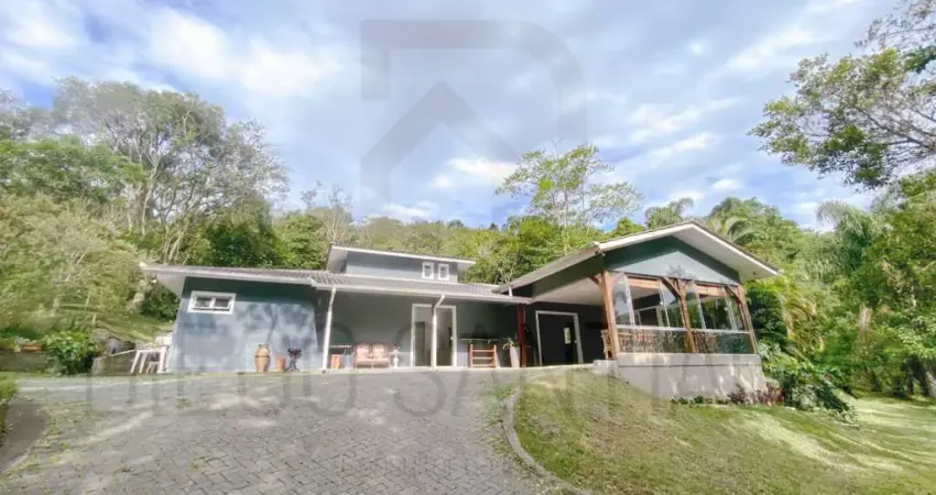Sítio à venda em florianópolis - refúgio na ilha da magia próximo a jurere internacional - 3 quartos, 1 suíte, 2 salas, 3 banheiros, 2 vagas, 9.338m².