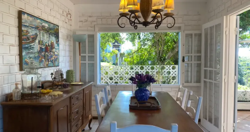 Casa impecável em garopaba, próximo ao ginásio municipal de esportes