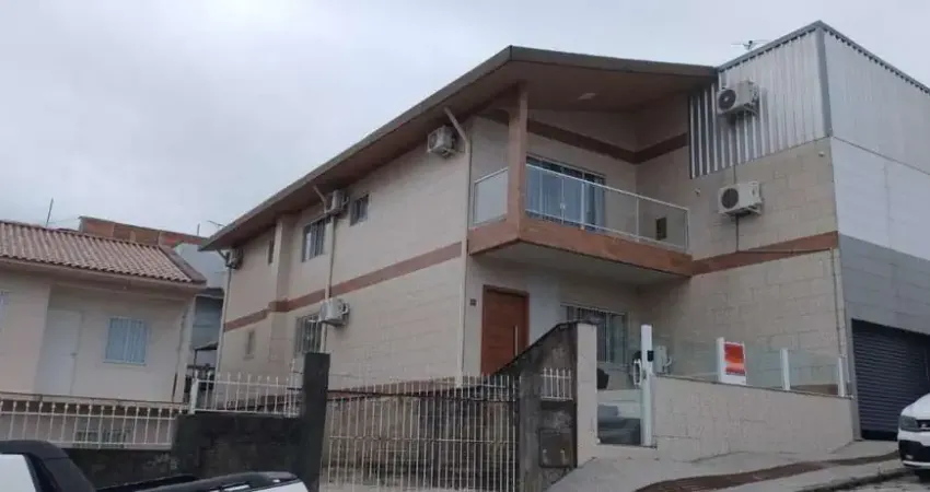 Casa com 3 quartos à venda na Rua Dona Carola, 702, Serraria, São José