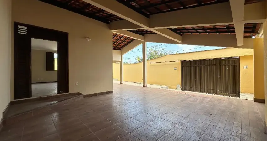 CASA NO HILTON RODRIGUES, COM 4 QUARTOS (3 SUITES) 5 VAGAS, QUINTAL