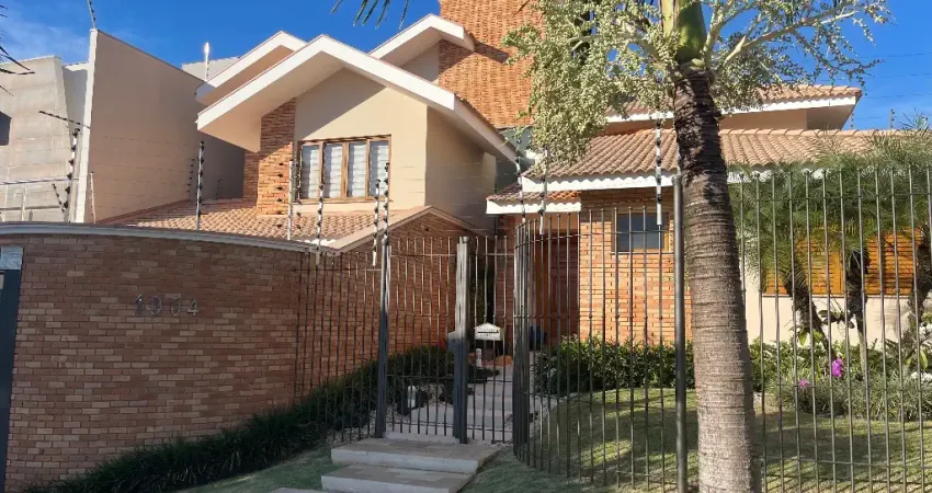 Casa à venda na Rua Saint Hilaire, 1904, Zona 05, Maringá