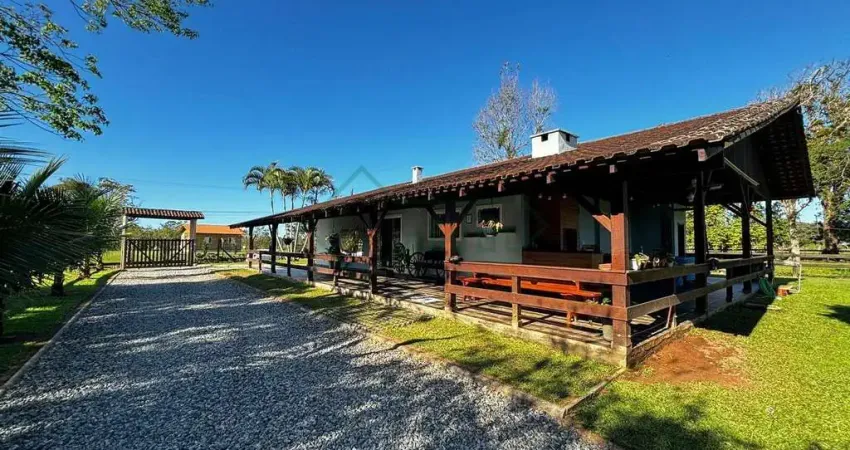 CHÁCARA EM BALNEÁRIO BARRA DO SUL | 01 SUÍTE + 03 DORMITÓRIOS | 06 VAGAS | AVALIA PERMUTA EM JOINVILLE