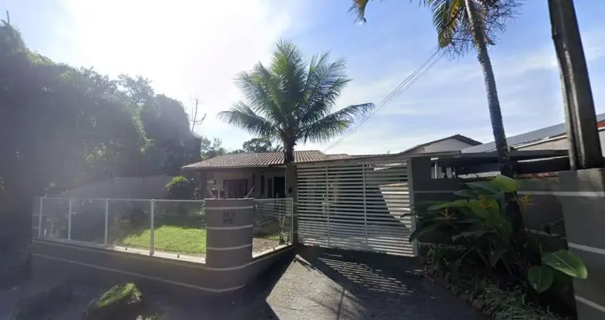 Oportunidade única: Casa à venda em Joinville-SC, 3 quartos, 1 suíte, 2 salas, 2 banheiros, 2 vagas, 180,00m² no Saguaçu!