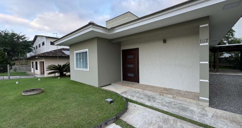 CASA NO BAIRRO GLÓRIA | 01 SUÍTE + 01 DORMITÓRIO | 02 VAGAS DE GARAGEM | RUA ASFALTADA | AVERBADA | TERRENO 796 M²