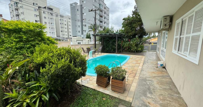 LINDO SOBRADO DE ESQUINA NO FLORESTA | EXCELENTE LOCAÇÃO | COM POTENCIAL COMERCIAL