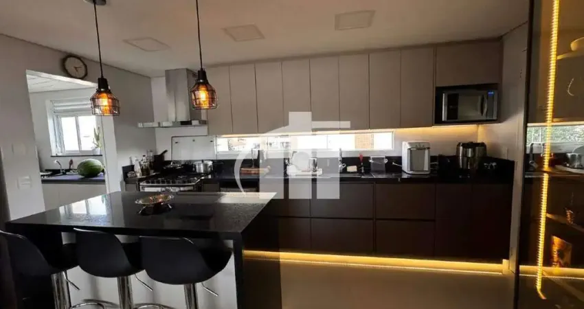 Apartamento reformado com 116m² a venda no Condomínio Itaunas, Caxingui próximo ao Le forte Morumbi, 3 quartos e 2 vagas com varanda!
