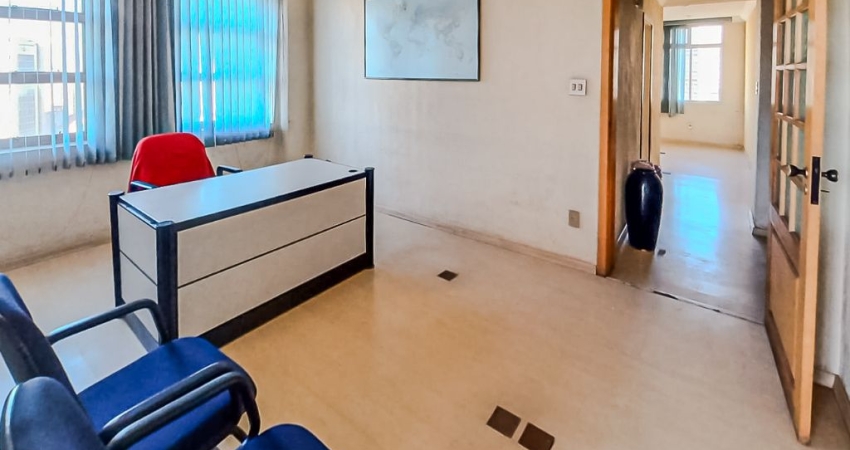 Conjunto comercial com 3 salas em andar alto no Centro da cidade