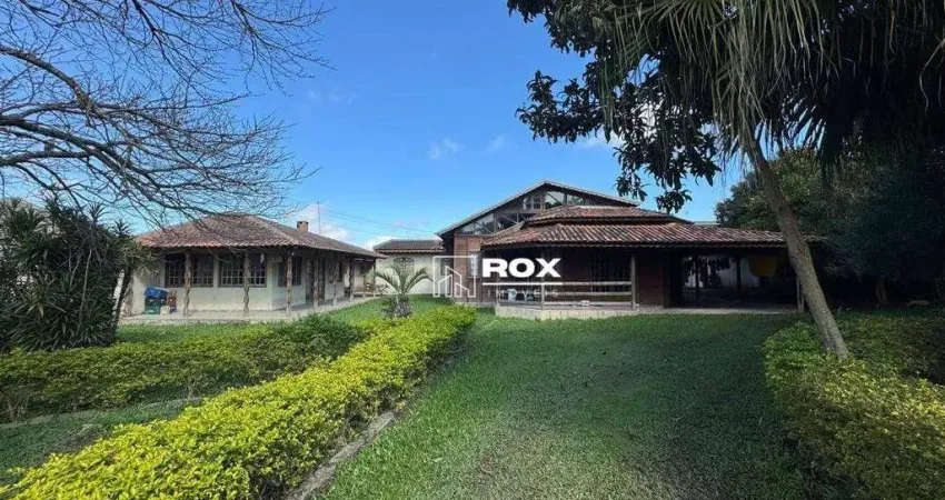 Casa com 5 quartos à venda, 257 m² por R$ 900.000 - Capela Velha, Araucária/PR