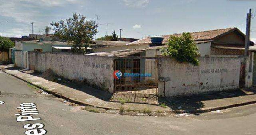 Terreno de esquina com 3 casas alugadas todas de 3 comodos com renda de 1.800,00 mensal